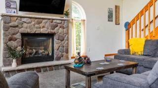 The Nest at Brier Crest by AvantStay Game Room Expansive Deck Fire Pit - 4