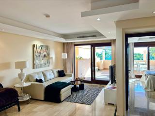 5 Stars BEACHFRONT PARADISE - Seaview, Always Heated Pool, Gym, Sauna! - 9