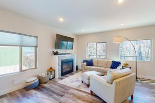 Hot Tub and Fire Pit Brian Head Home - 9