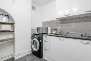 1Bed Contractor & Pilot flat - Parking & FAST WiFi - 1