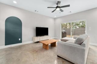 Modern East Austin Home, Walk to Downtown! - 7