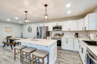 Lake Ozark Luxury Private Dock and Theater Room! - 4