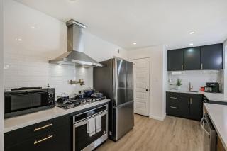 Oak Forest Retreat Sleeps 13 Near Heights - 8