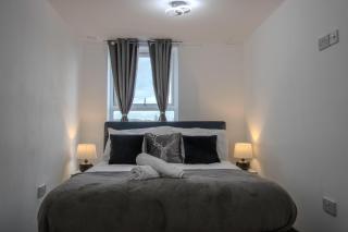 Emerald 3 Bedroom Apartment-Free Parking-Walk to Station-WA1 - 1