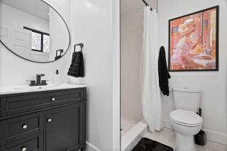 Stylish 4BR Retreat Minutes from Downtown Indy - 8
