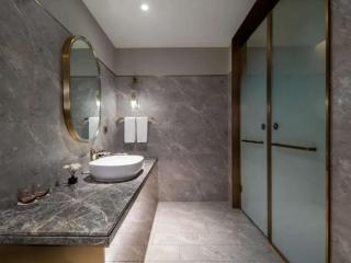 Mercure Shanghai Yu Garden On the Bund - 5 mins taxi to Nanjing Road and Bund - 2