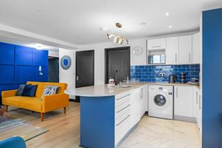 Diamond 3 Bedroom Apartment-Free Parking-Walk to Station-WA1 - 8