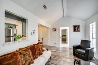 Explore the City w/ Ease! Quiet East Dallas Base - 0