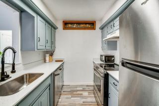 Explore the City w/ Ease! Quiet East Dallas Base - 2