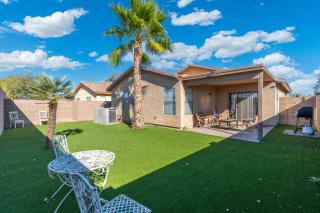 Spacious 3BR Home Patio Grill Sleeps 6 DT - 9
