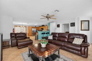 Spacious 3BR Home Patio Grill Sleeps 6 DT - 7
