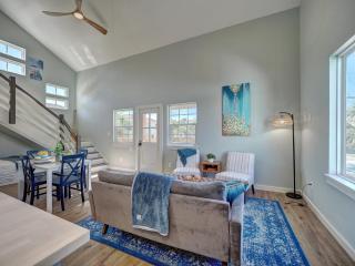 Pelican Beach House with 6-seater Golf Cart and private POOL! - 7