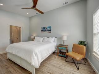 Pelican Beach House with 6-seater Golf Cart and private POOL! - 6