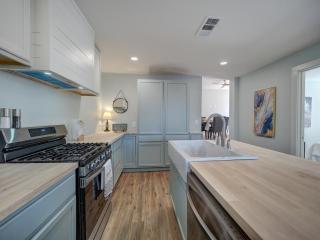 Pelican Beach House with 6-seater Golf Cart and private POOL! - 2