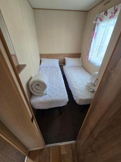 JY Holiday Caravans Wales, Oakfields Towyn Coastal Caravan Sleeps 6 - 7