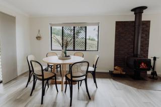 Pet Friendly, close to Australia Zoo & Big Kart Track, firepit - 2