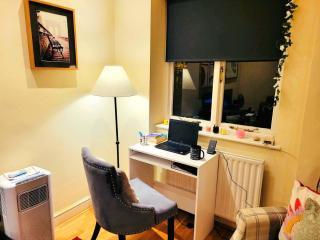 Spacious 2 BDR plus Large Living Dining Room with Workspace Executive Apartments at Prime Locations in Kensington and Chelsea by Ricky & Giustina Collection - W8 SW3 SW5 SW7 SW10 - 2