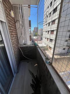 Depto 2 amb con balcon, muy buena ubicacion - 3