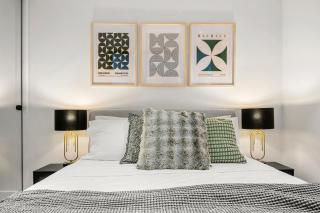 Chic 2B Apt with CarPark and Pool Near Marvel - 1