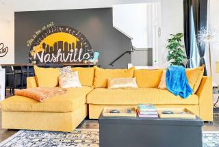 New How We Roll Rooftop - Hot Tub with Views - 13 Beds - 8