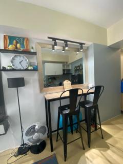 216 T3 Atrial Iloilo Pool View Comfy Central w Free Pool Access - 4