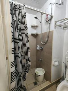 216 T3 Atrial Iloilo Pool View Comfy Central w Free Pool Access - 3