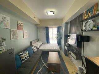 216 T3 Atrial Iloilo Pool View Comfy Central w Free Pool Access - 2