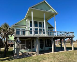 Breathtaking Beachfront Home - 9