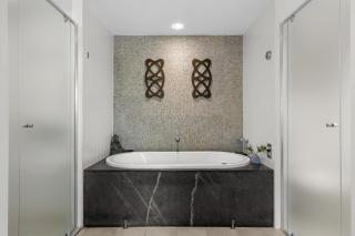 Temple 121 Modern Spacious Palm Cove 2 Brm 2 Bth Resort Apartment With Courtyard - 5