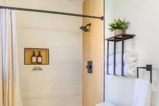 Private Pool Retreat Steps from Album Park - 2