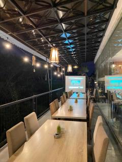 Front One Hotel Airport Solo - 8