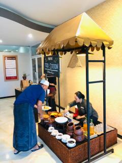 Front One Hotel Airport Solo - 9