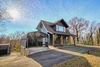 The Black Log Cabin - Hot Tub & Game Room - 8