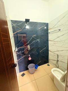 Serene riverside retreat - 5