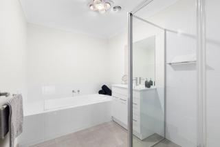 Stylish Newly Renovated Unit 7 Min From CBD - 6