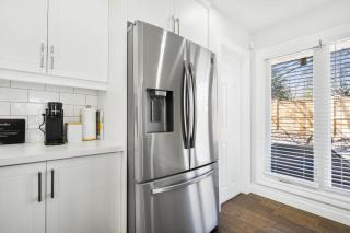 Luxury Estate Renovated with 5 BD and 65 inch TV - 1