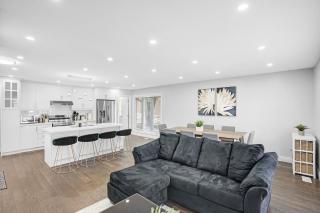 Luxury Estate Renovated with 5 BD and 65 inch TV - 6