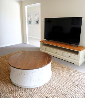 Sizable 4BDR Modern Home Denman - 4