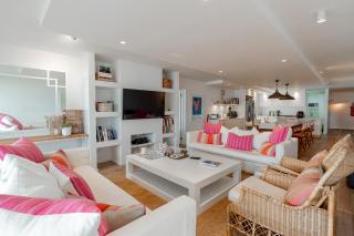 Hill & Tides Plett - Coastal View Apartment - 4