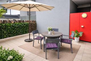 Townsville CBD 2BR Apartment with Pool & Parking - 1