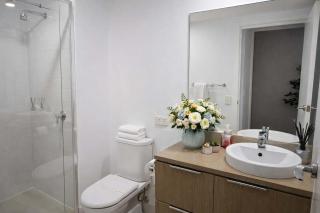 Townsville CBD 2BR Apartment with Pool & Parking - 3