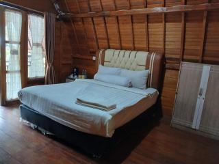 Villa Rumah Kayu Lubuk Minturun - 1