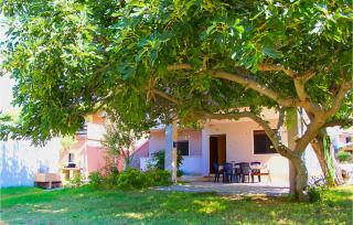 Awesome Apartment In Dinjiska With Wifi - 0