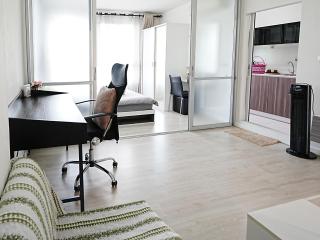 Condo is next to the mall Big swimming pool - 7