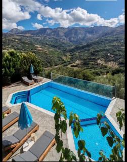 Villa Asigonia with Heated Pool & Whirlpool - 9