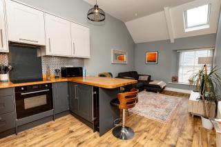 Stylish Tenby Apartment, Great Location, Parking - 5