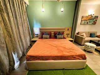 Central Supernova Noida Room - 6