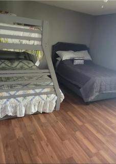 Lake Superior Waterffront Main Unit of Duplex Sleeps 8 ppl - 3