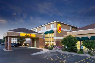 Super 8 by Wyndham Madison South - 1