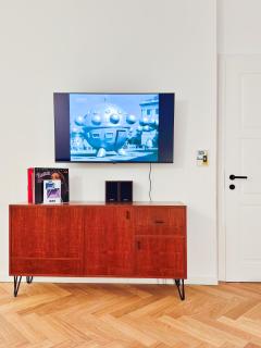 Cozy Central Apartment - 8